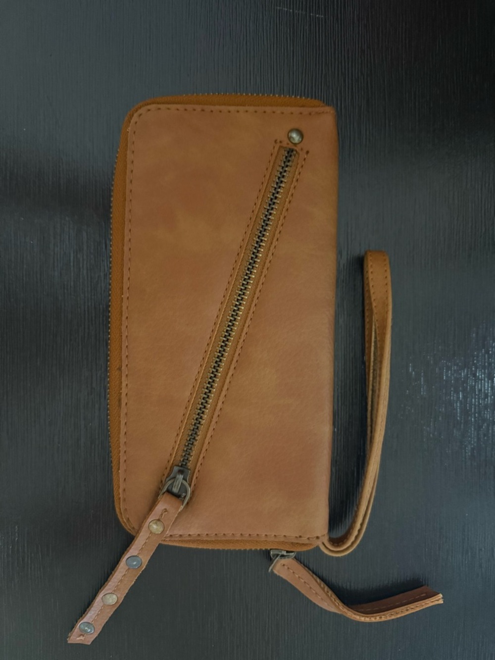 Distressed vegan wallet. - Picture 2 of 6